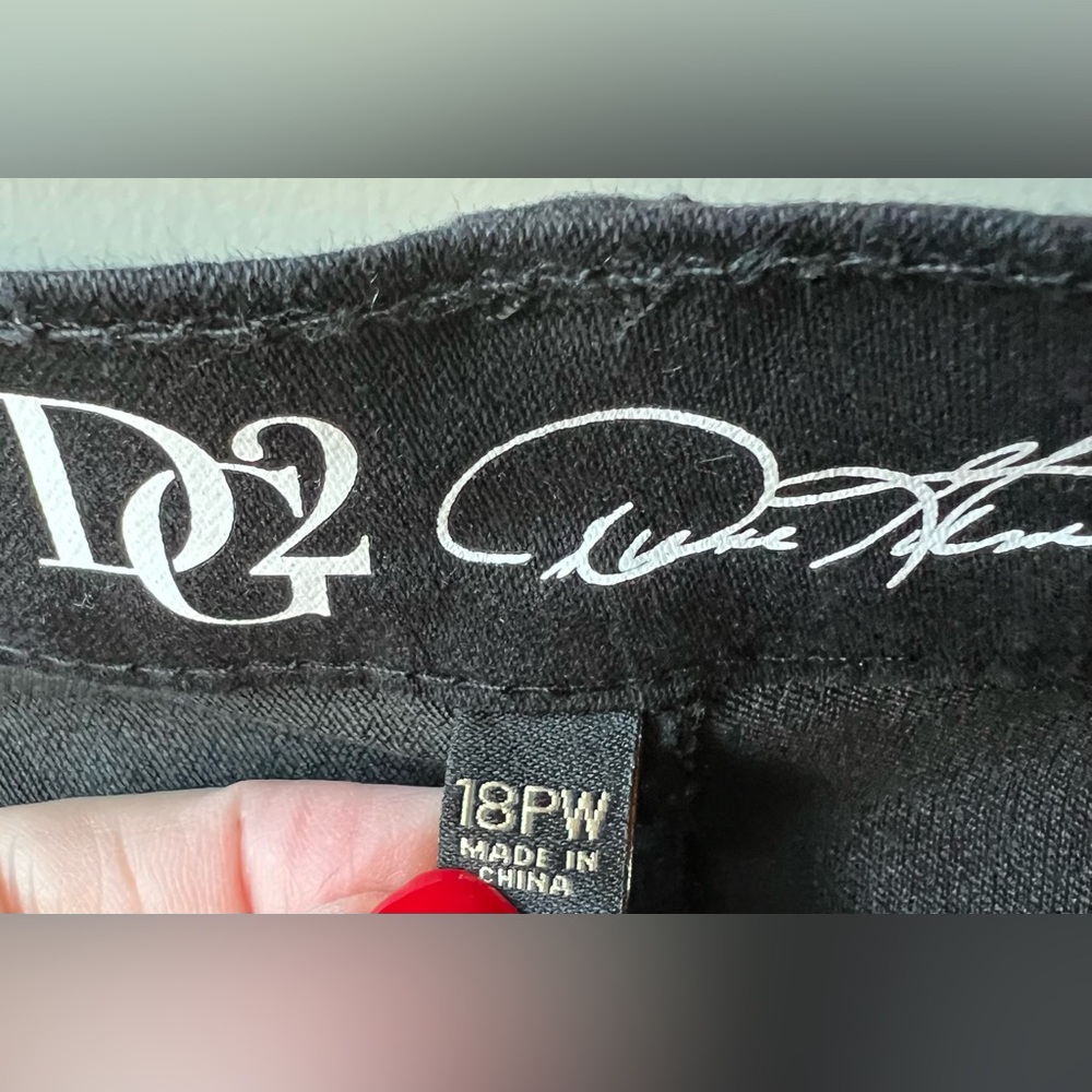 DG2 - NWT - 18PW - BLACK - Straight STRETCHY Jeans - Picture 6 of 10